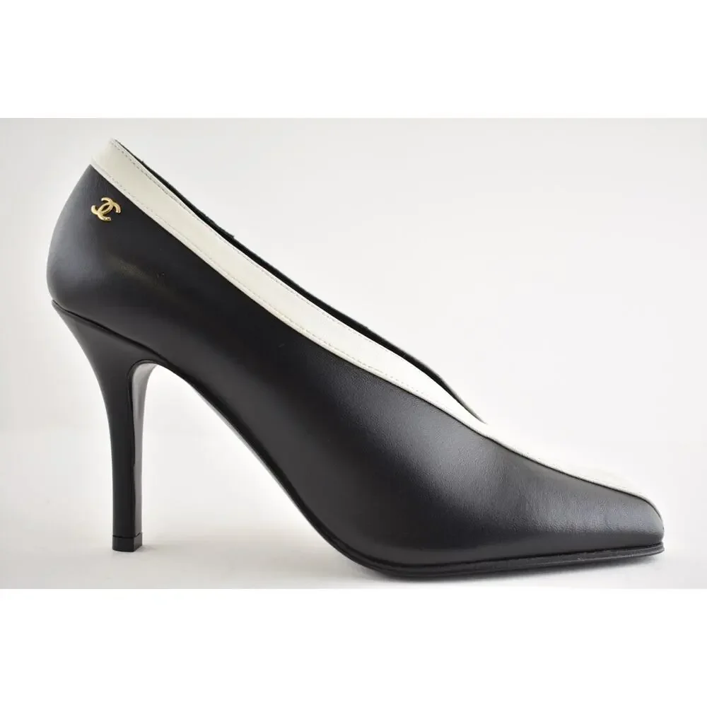 Chanel 26S Blazy Black Ivory White Lambskin Leather CC Gold Square Heel Pump 38
